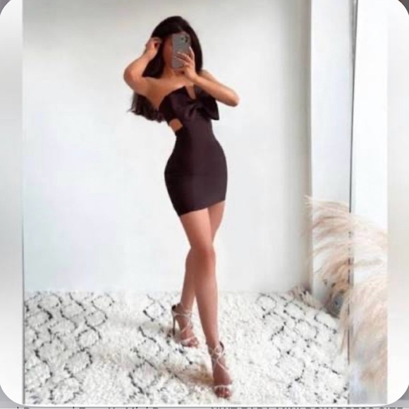 Zara Dresses & Skirts - Zara Strapless Black Dress with Bow